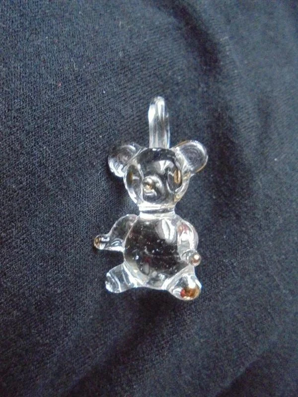 Pendentif en verre ourson/petit ours/nounours disneyland paris